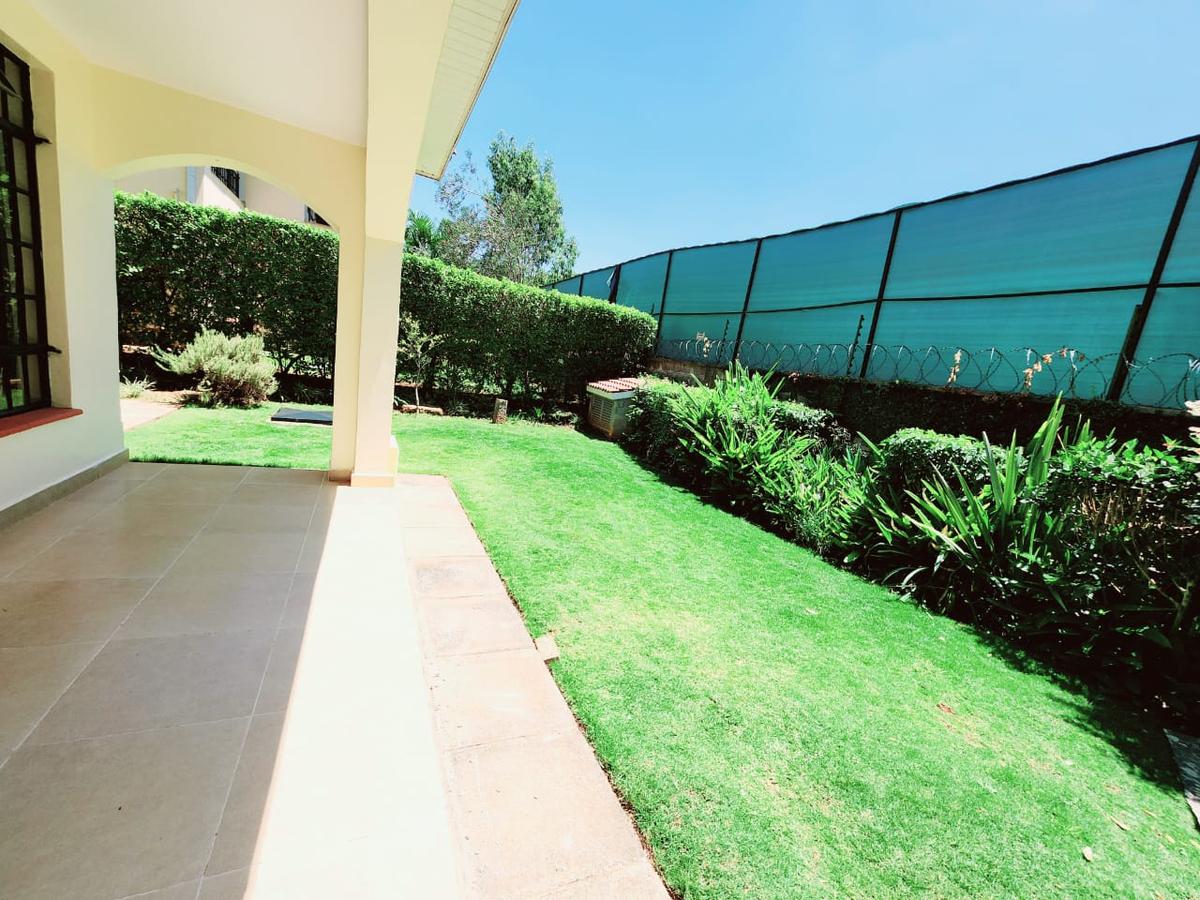 4 Bed Townhouse with En Suite at Lavington - 2 4 Bed Townhouse with En Suite at Lavington - 2