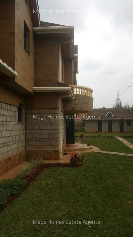 5 Bed House with En Suite in Garden Estate - 2