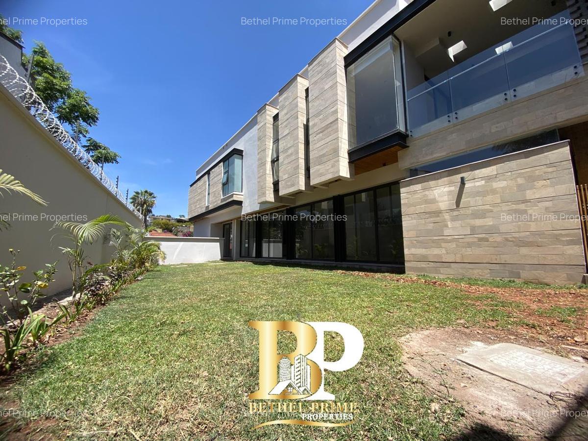5 Bed Townhouse with En Suite in Brookside - 2