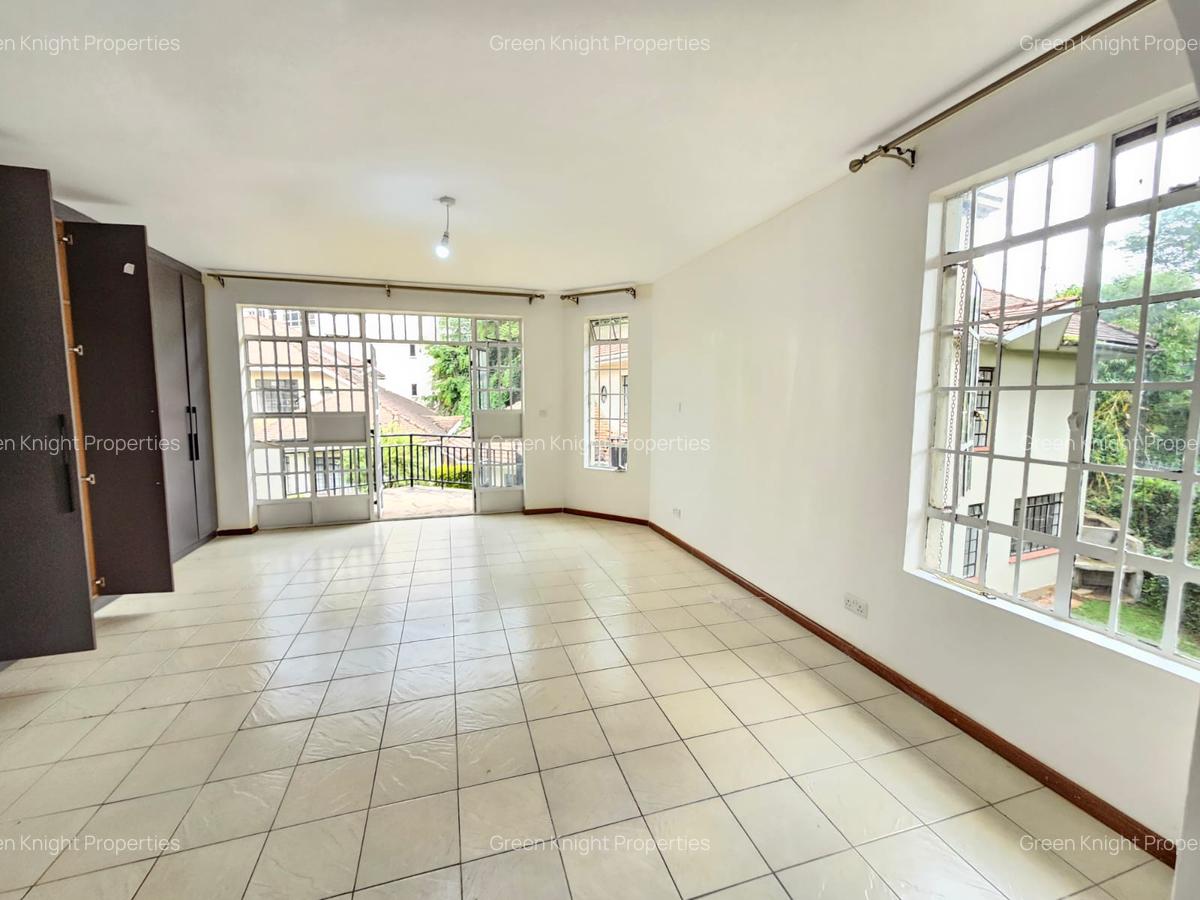 4 Bed Townhouse with En Suite in Spring Valley - 9