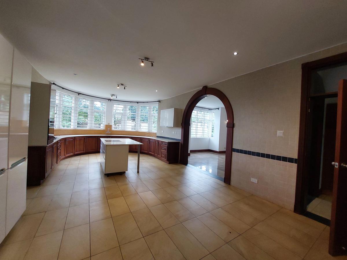 5 Bed House with En Suite at Rosslyn Road - 4