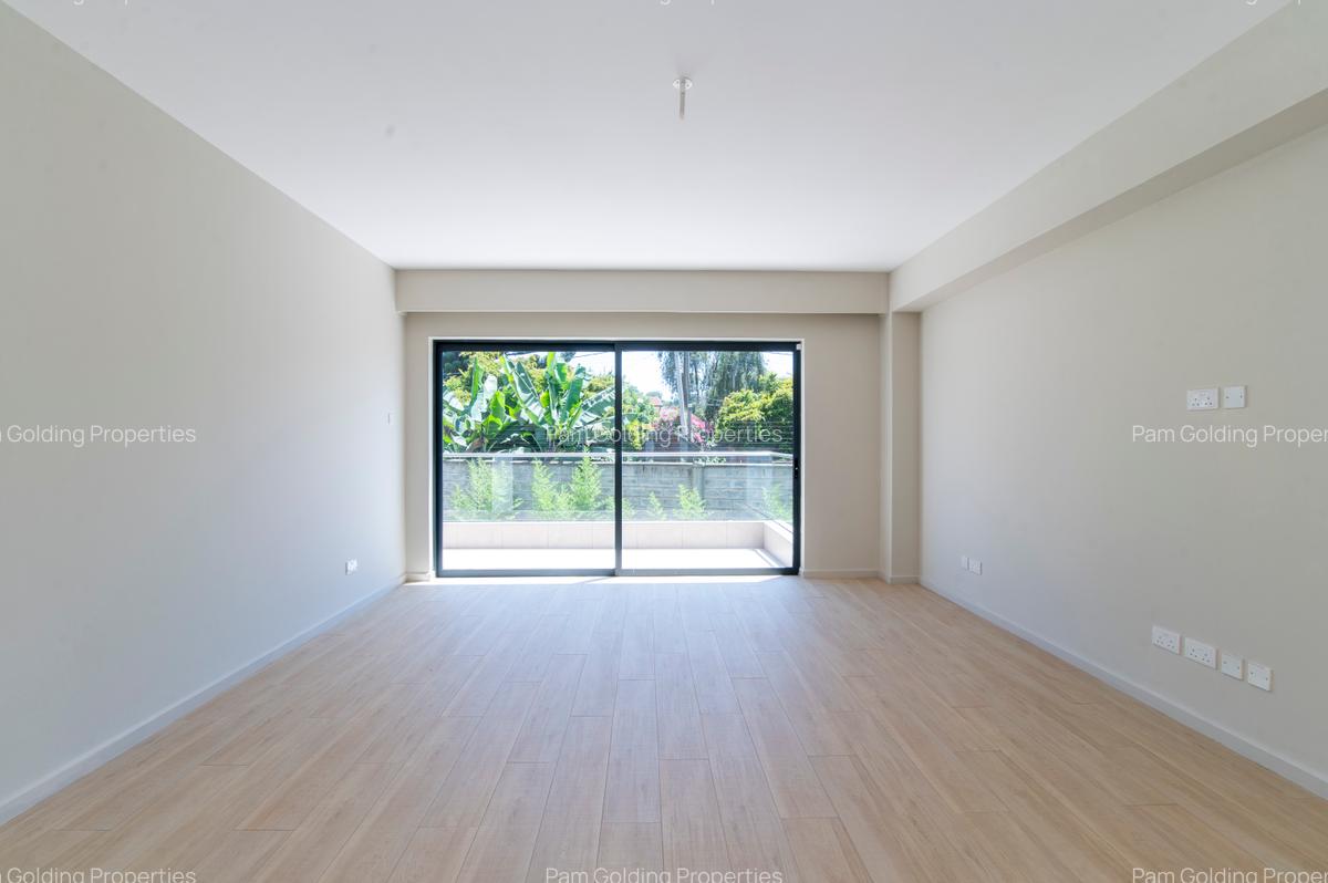 5 Bed Townhouse with En Suite at Westlands - 13