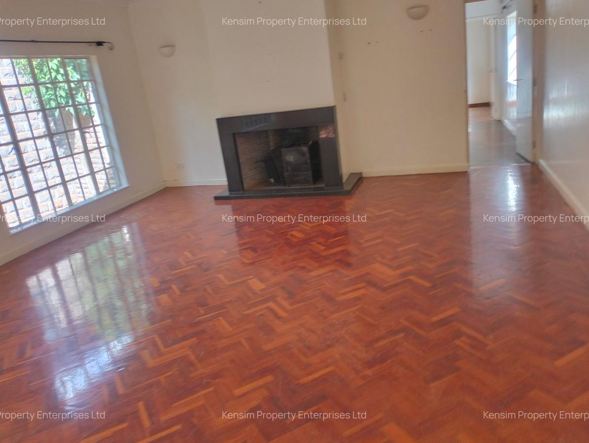 4 Bed House with En Suite in Lavington - 18