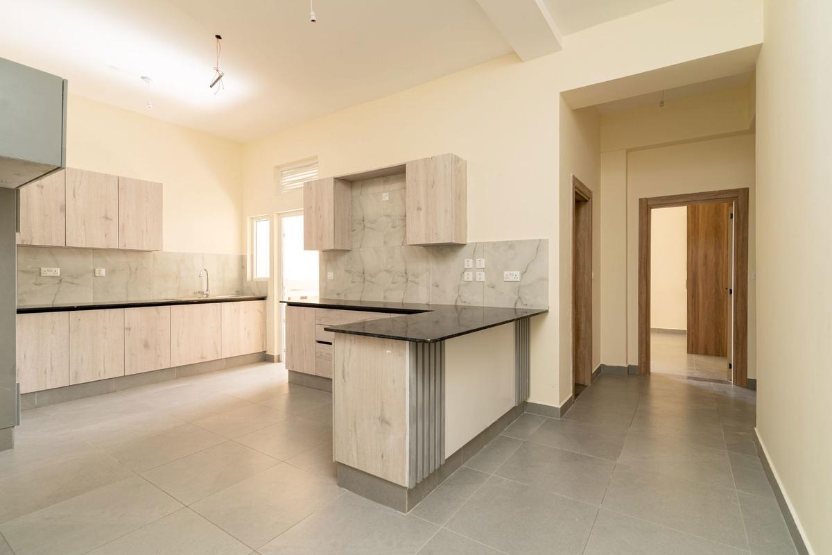 3 Bed Apartment with En Suite in Parklands - 5