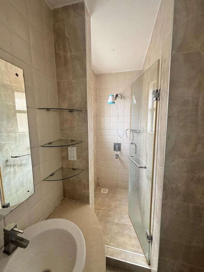 1 Bed Apartment with En Suite at Handred Road - 9