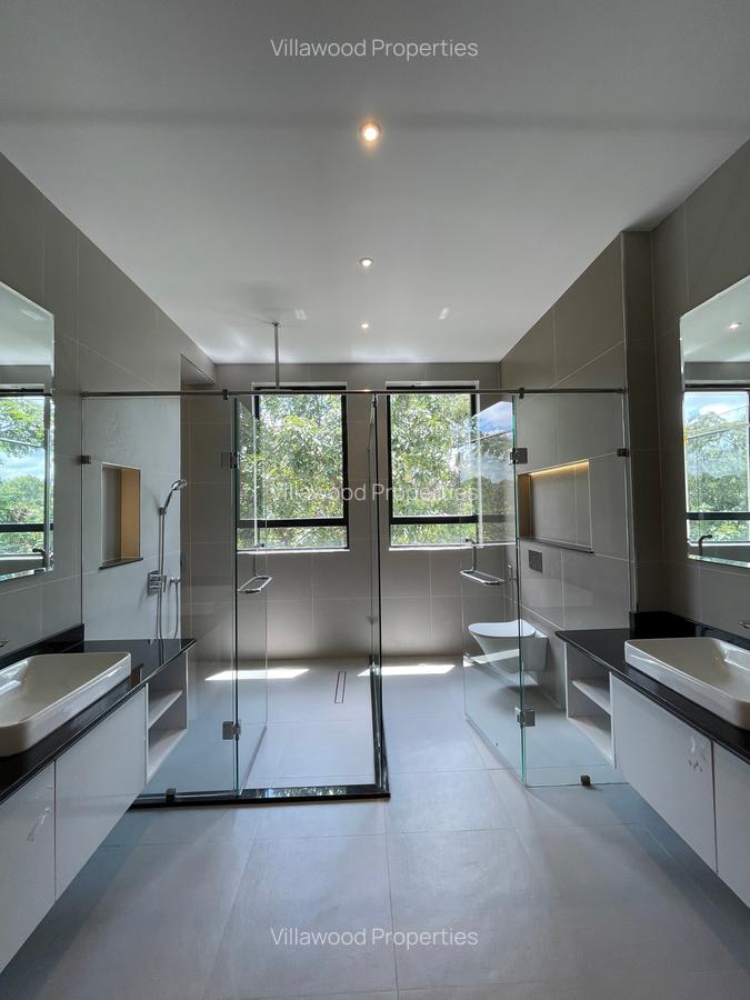 6 Bed Villa with En Suite in Spring Valley - 11