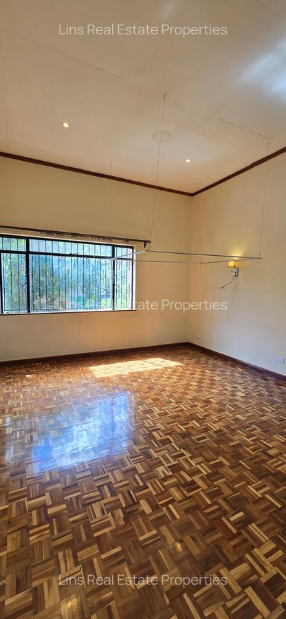 5 Bed Townhouse with En Suite in Westlands Area - 13