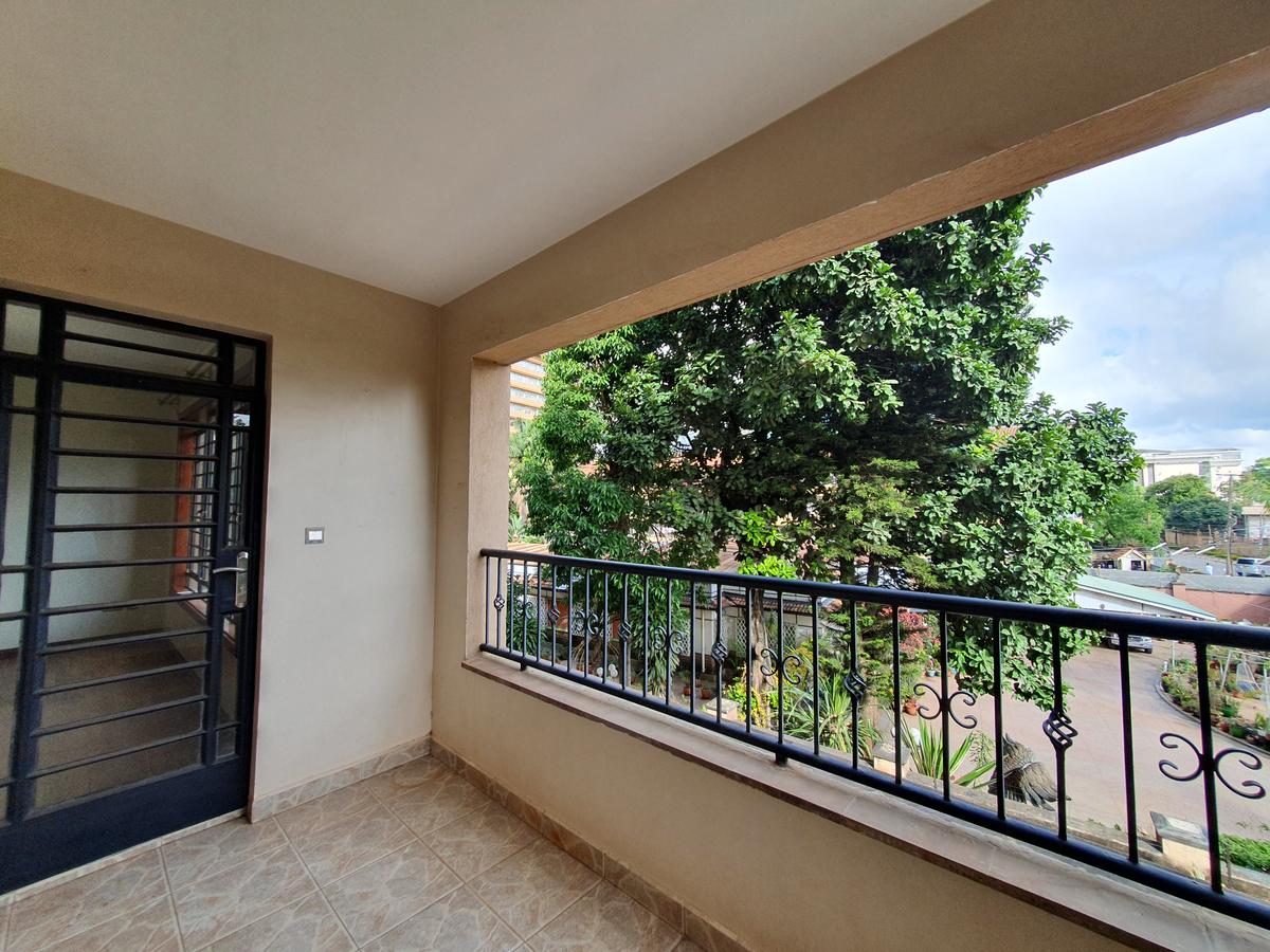 4 Bed Apartment with En Suite at 2Nd Parklands Avenue - 4