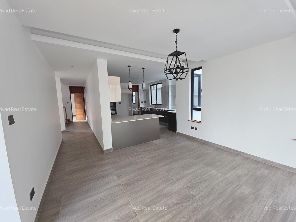 5 Bed Townhouse with Garden in Lavington - 12