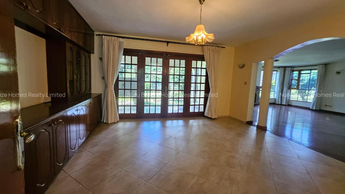 6 Bed House with En Suite in Runda - 4