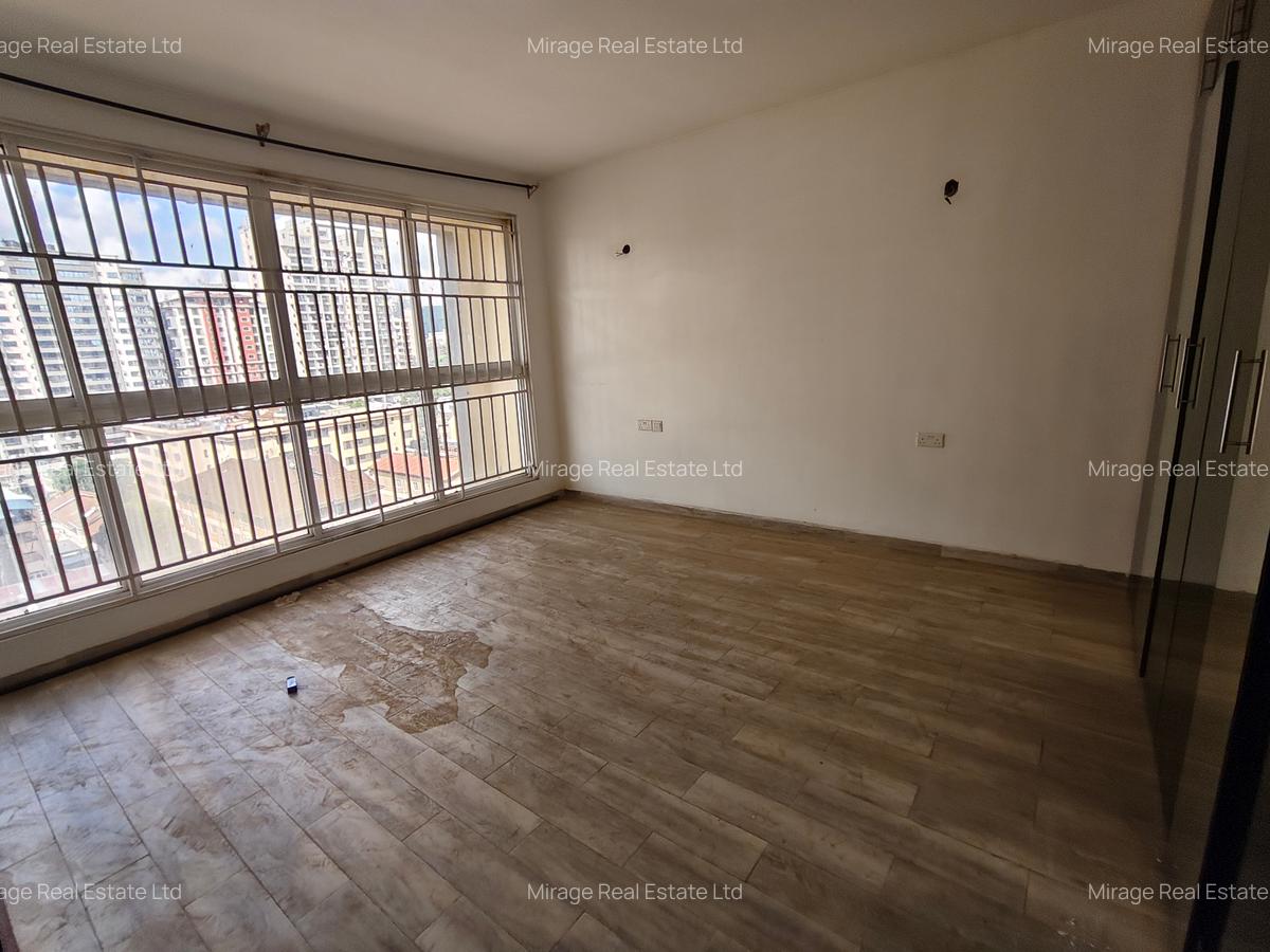 4 Bed Apartment with Gym in Parklands - 17