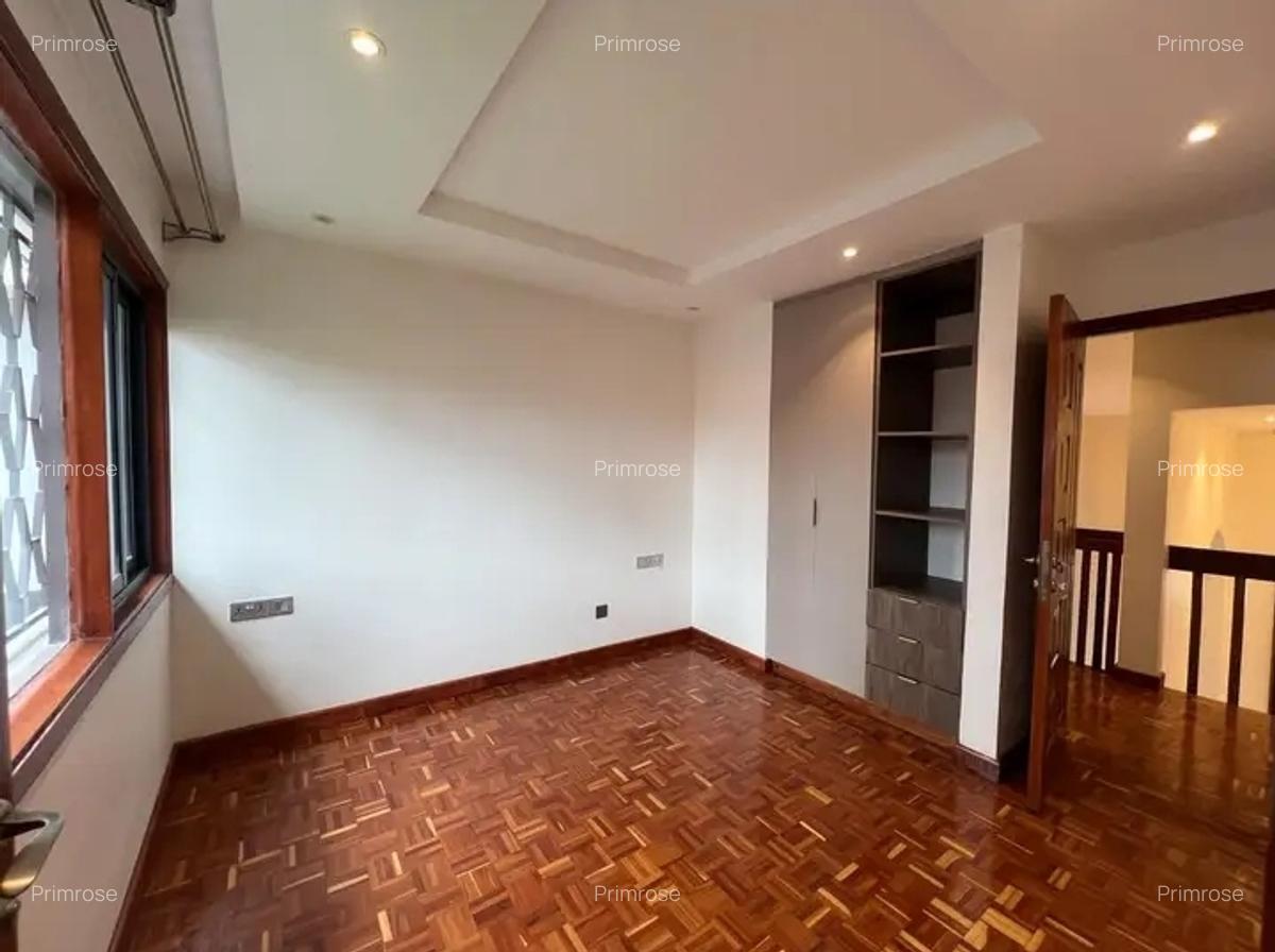 4 Bed Townhouse with En Suite in Westlands Area - 5