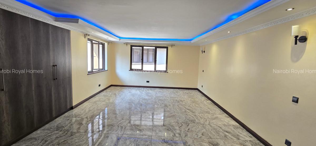 5 Bed Townhouse with En Suite at Lavington Green - 8