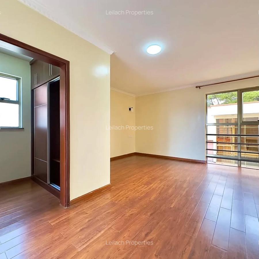 5 Bed Townhouse with En Suite in Lavington - 12