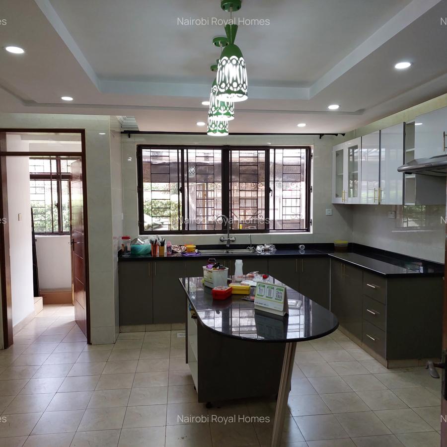 5 Bed Townhouse with En Suite at Lavington Convent Drive - 18