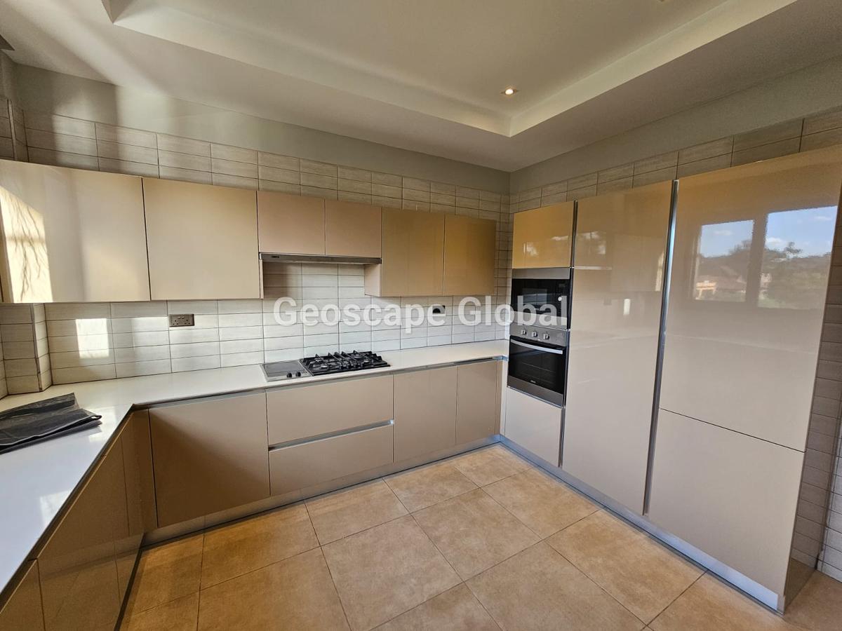 3 Bed Apartment with En Suite in Riverside - 4