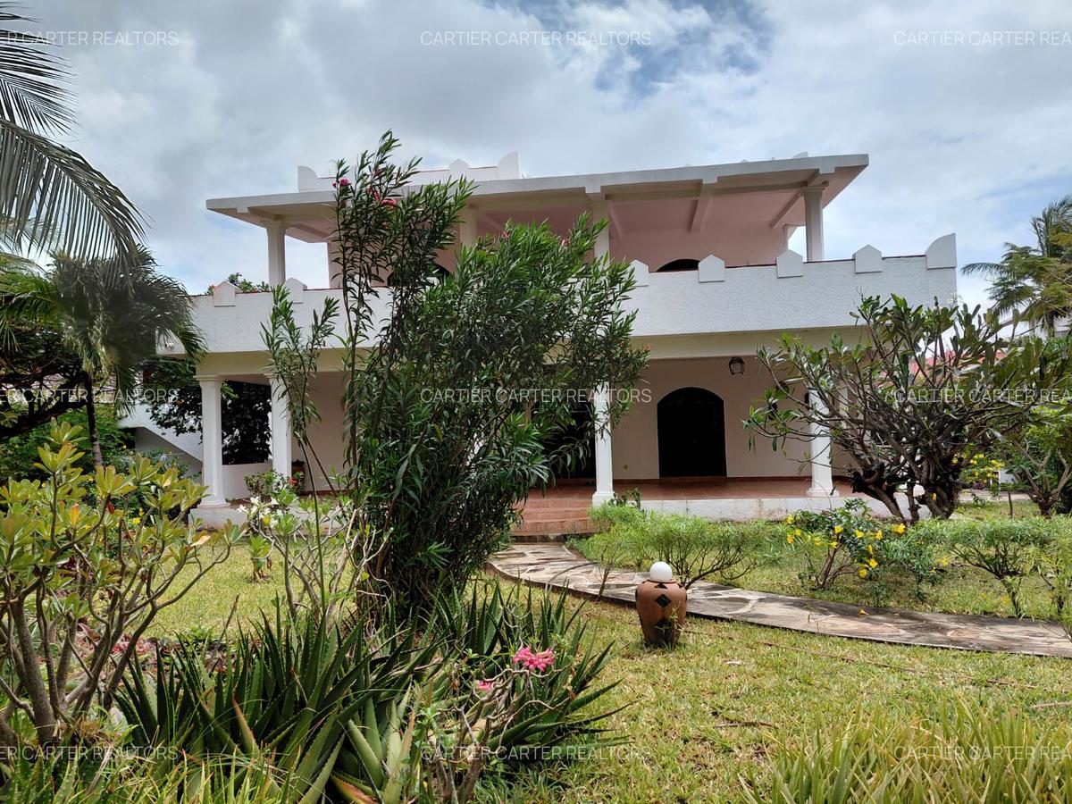 4 Bed House with En Suite in Watamu - 1