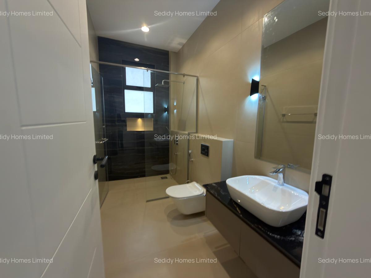 5 Bed Villa with En Suite in Lavington - 7