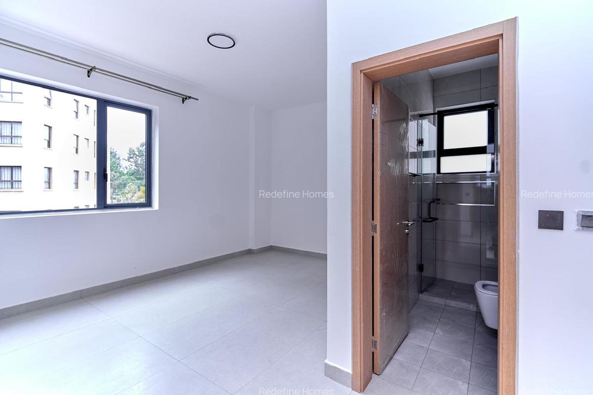 2 Bed Apartment with En Suite in Brookside - 6