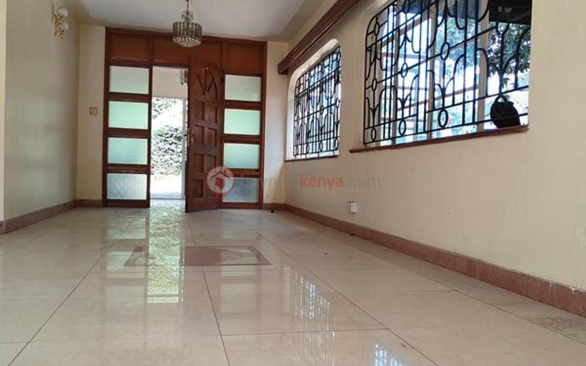 5 Bed House with En Suite at Un Avenue - 3