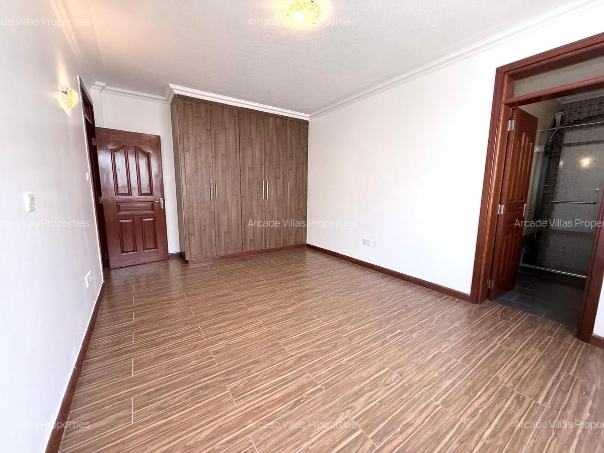 3 Bed Apartment with En Suite in Riverside - 10