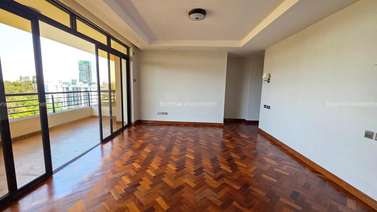 3 Bed Apartment with En Suite at Riverside Drive - 15