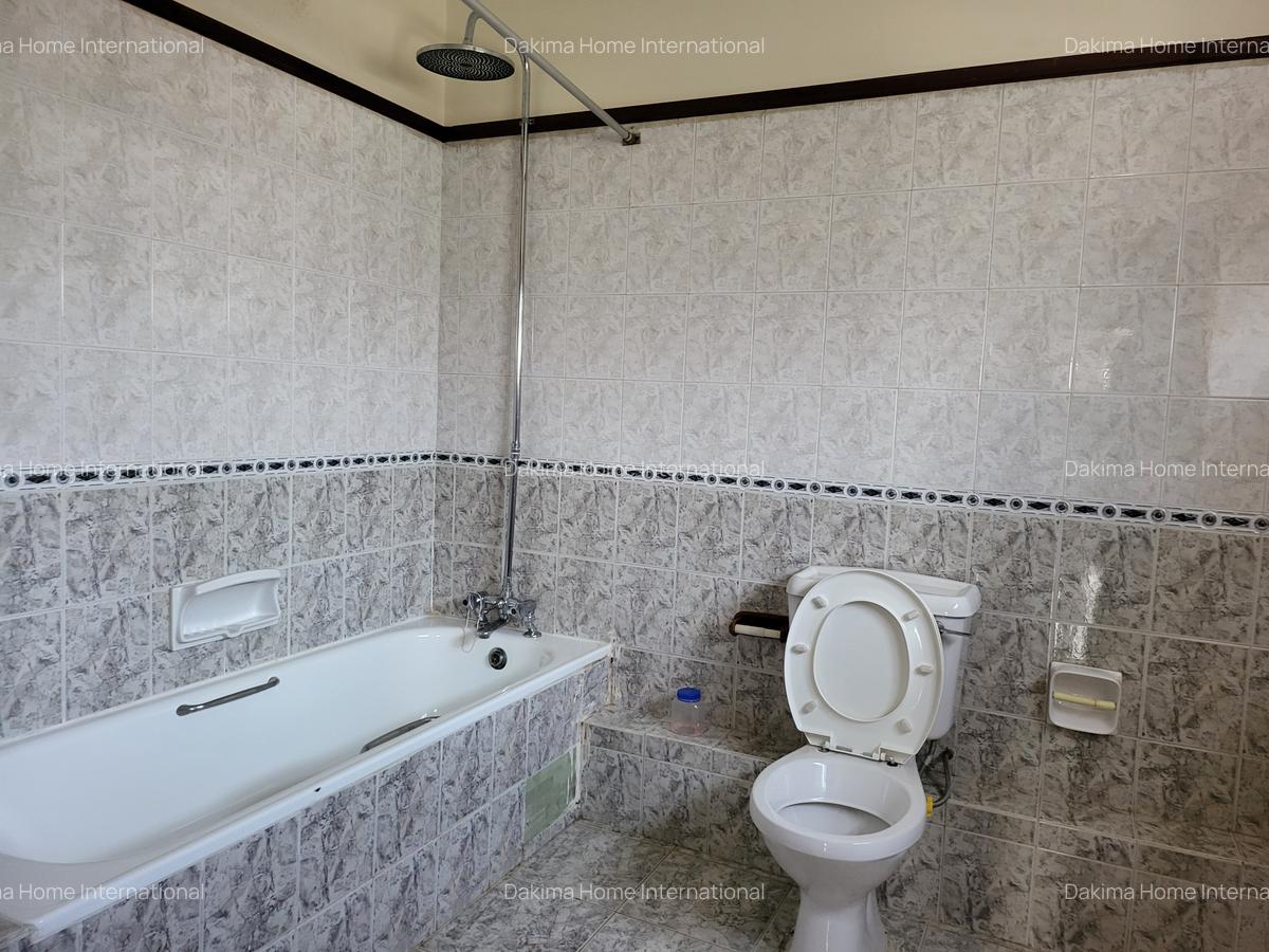 4 Bed Townhouse with En Suite in Spring Valley - 18