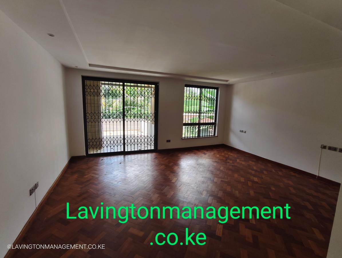 5 Bed House with En Suite at Lavington Green - 18