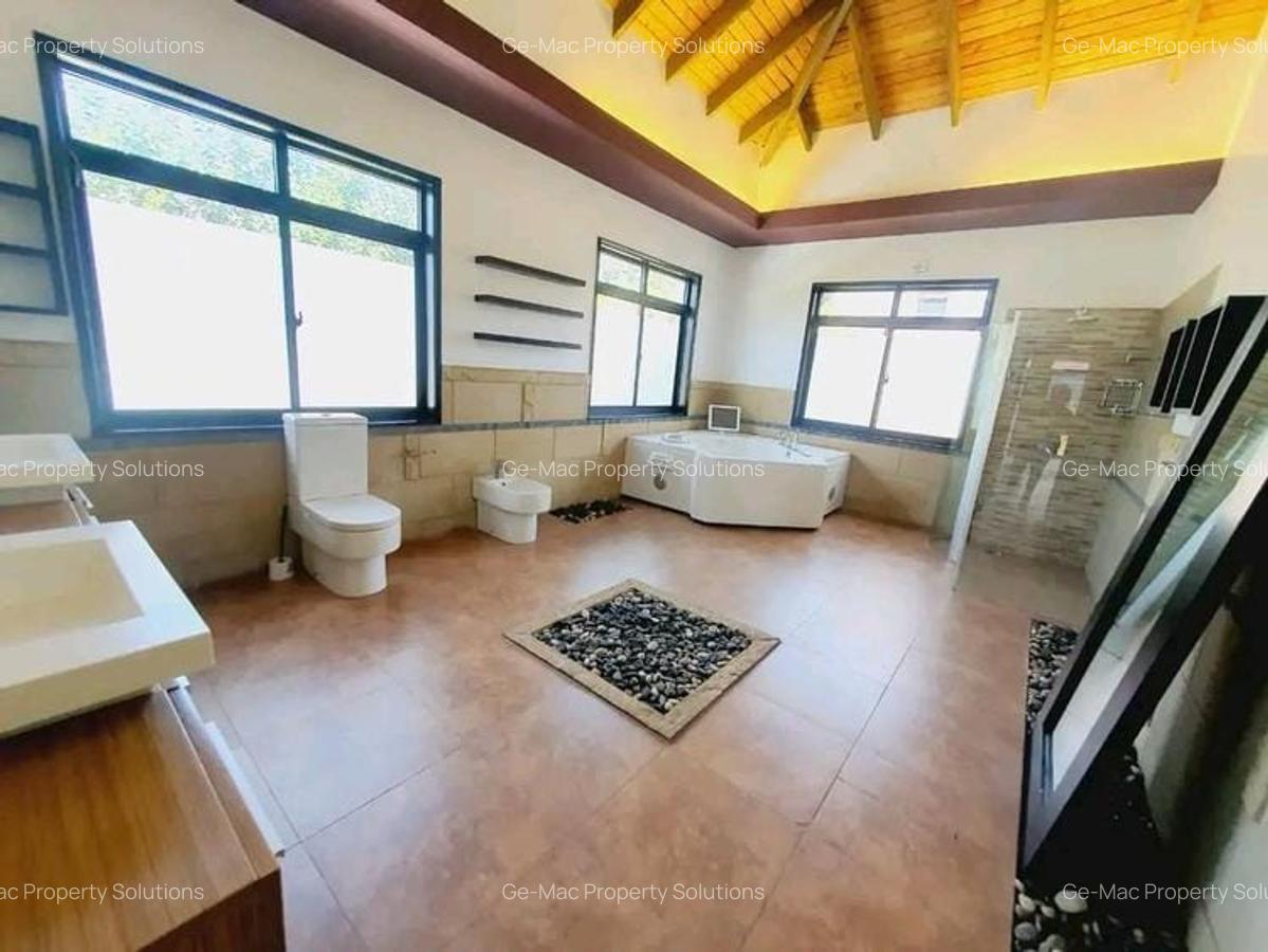 5 Bed House with En Suite in Lavington - 5