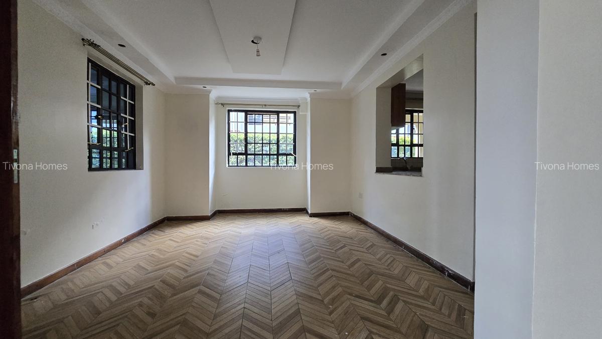 5 Bed House with En Suite in Garden Estate - 2