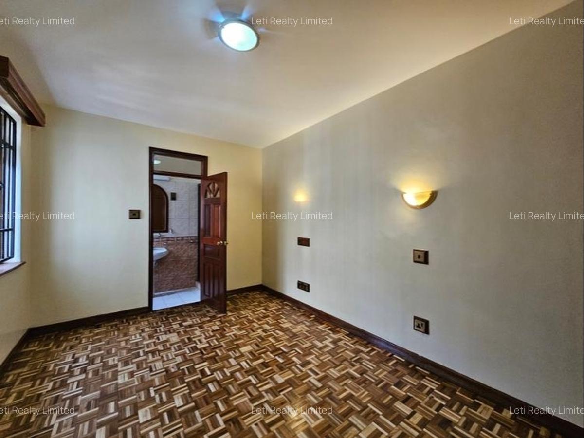 5 Bed Townhouse with En Suite in Lavington - 7