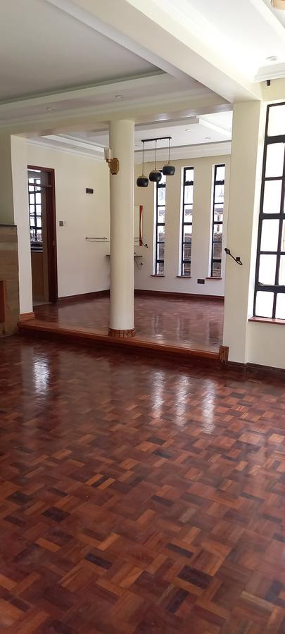 5 Bed Townhouse with En Suite in Lavington - 3