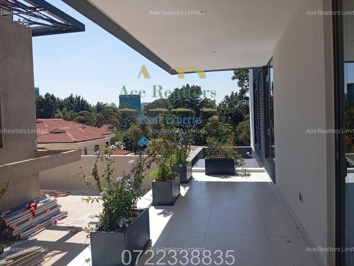 5 Bed Townhouse with En Suite at Lavington - 8