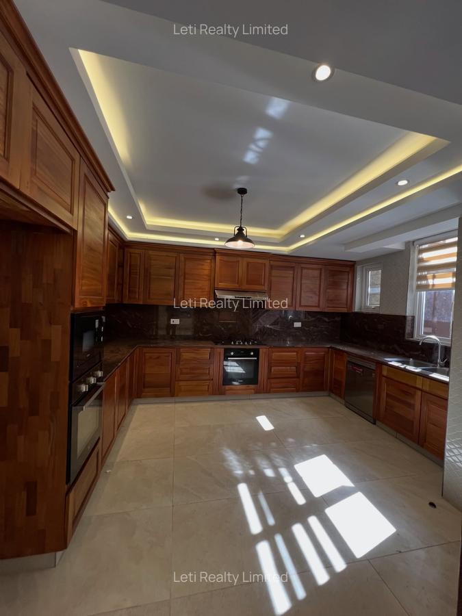 6 Bed Townhouse with En Suite in Lavington - 4