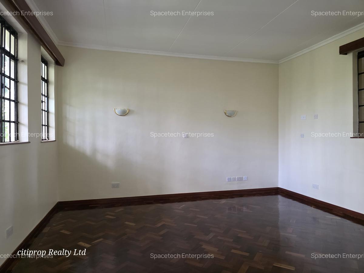 5 Bed House with En Suite in Runda - 17