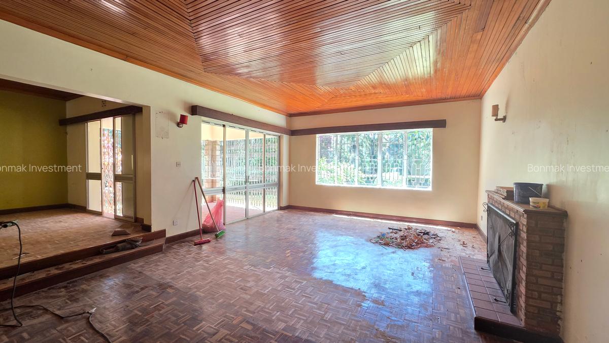 4 Bed House with En Suite at Old Runda - 5