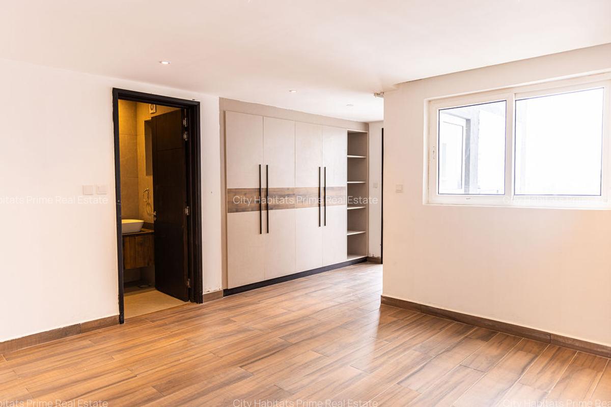 4 Bed Apartment with En Suite in Westlands Area - 5