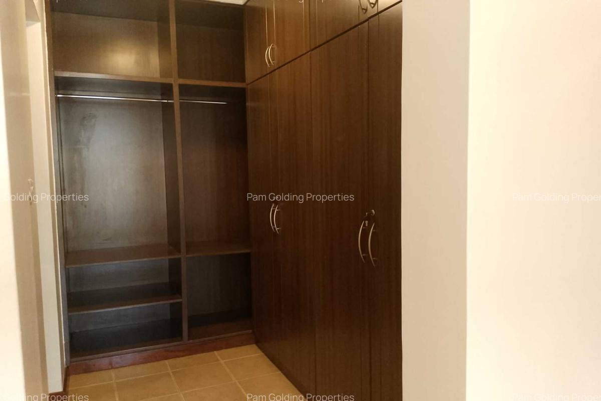 3 Bed Apartment with En Suite at Dennis Pritt Road - 8
