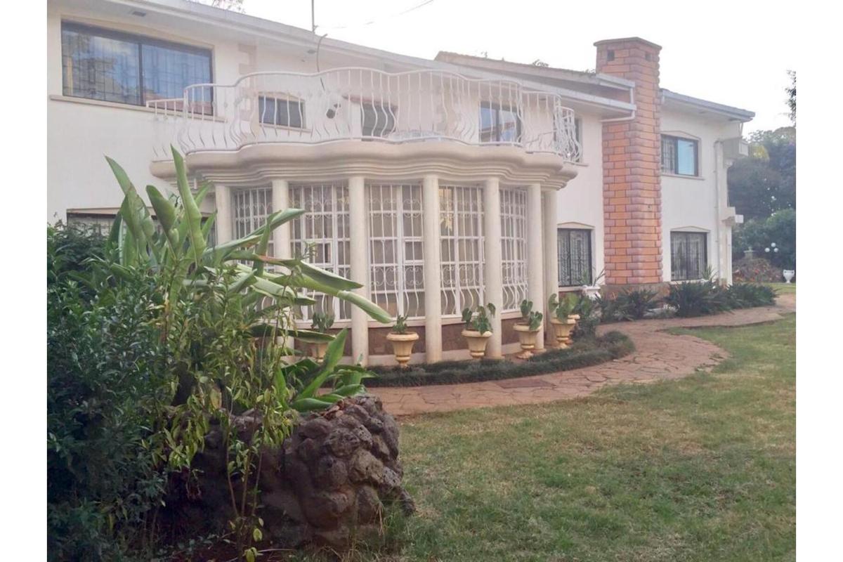 6 Bed House with En Suite in Lavington - 19