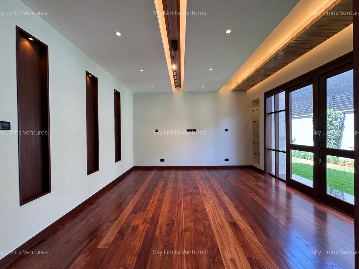 5 Bed Villa with En Suite in Runda - 9