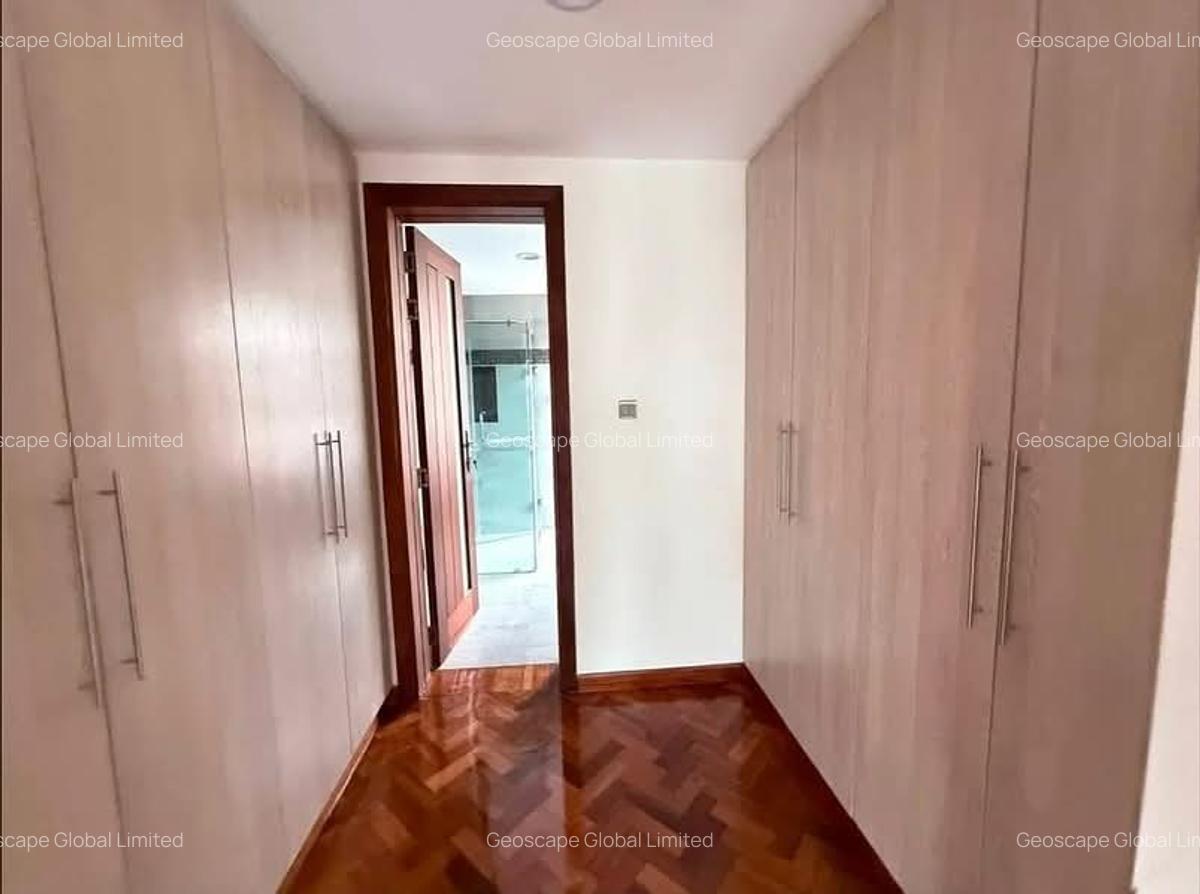 5 Bed Townhouse with En Suite in Lavington - 7