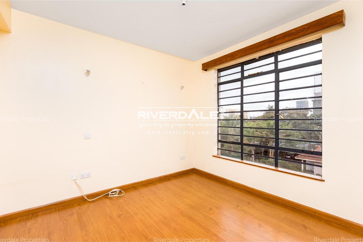 3 Bed Apartment with En Suite in Westlands Area - 10