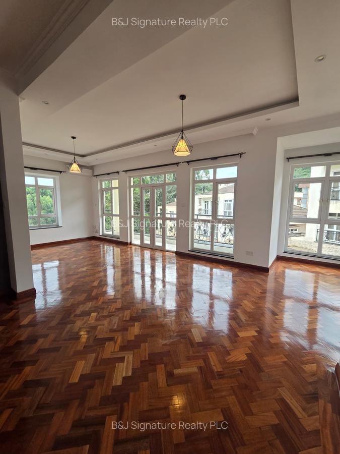 5 Bed Townhouse with En Suite in Lavington - 2