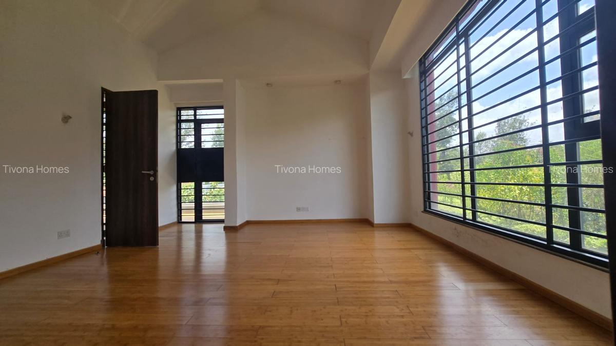 4 Bed House with En Suite in Garden Estate - 14