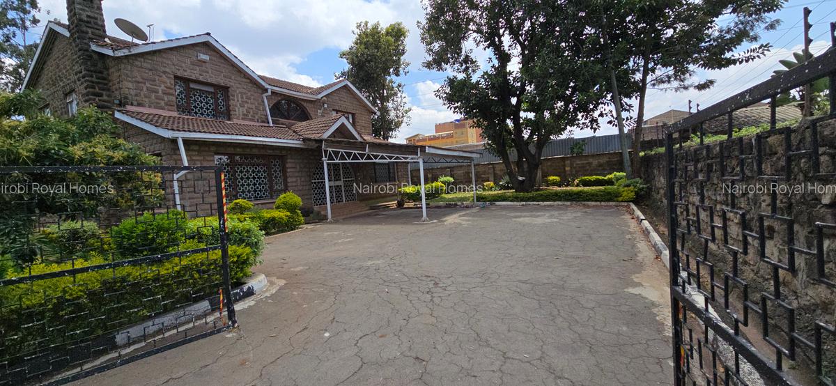 5 Bed Townhouse with En Suite at Lavington Road - 5