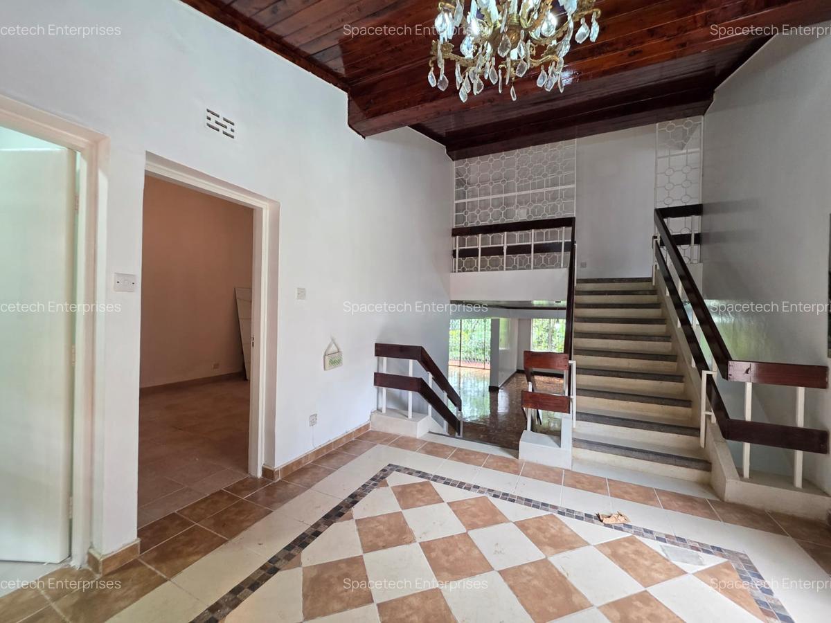4 Bed House with En Suite in Lavington - 7