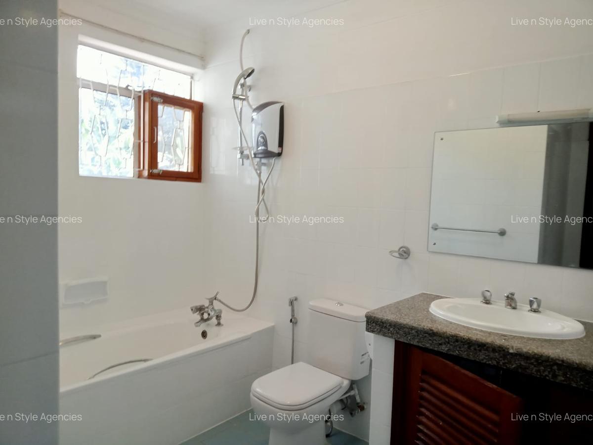 4 Bed House with En Suite in Runda - 15