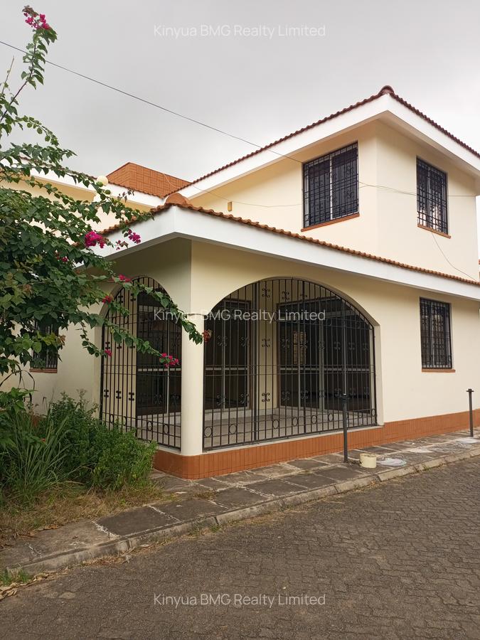 4 Bed Villa with En Suite at Links Road - 16