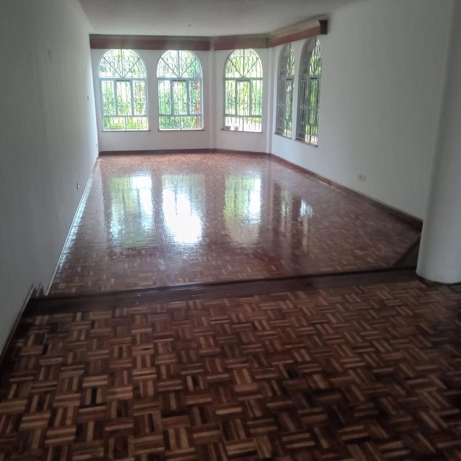 4 Bed Townhouse with En Suite in Westlands Area - 1