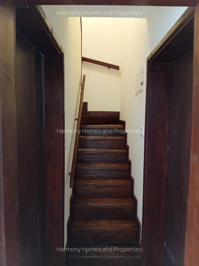 5 Bed Townhouse with En Suite in Parklands - 7